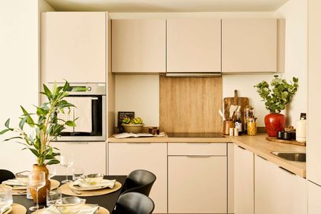 OCTOBER MOVE-INS | RECENTLY REFURBISHED | 1 BED APARTMENT | PARKING AVAILABLE | PRIME LOCATION | 24-HOUR CONCIERGE | RESIDENTS GYM - Photo 5