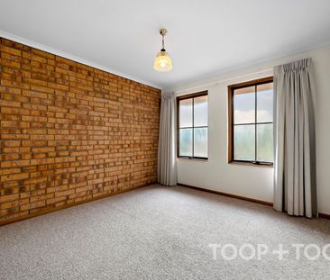 Charming & Cozy Townhouse Living in the Heart of Brompton - Photo 5