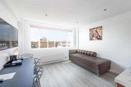 ROLAND GARDENS, SW7, London - Photo 2