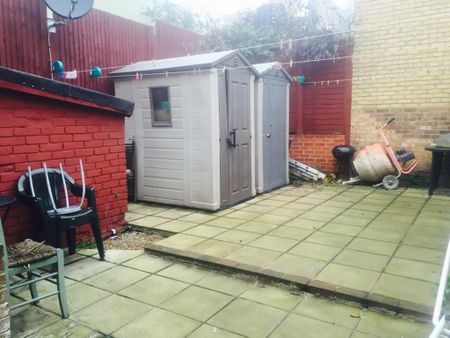 Studio to rent - Photo 3