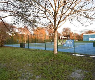 Bolton Road, Maidenbower, Crawley, RH10 - Photo 2