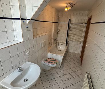 ++- traumhafter Blick über Plauen, 3 Zimmer, Parkett, Wanne ++ - Photo 3