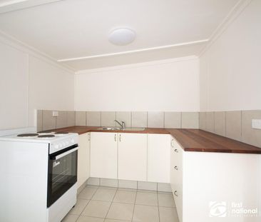 RECENTLY RENOVATED COTTAGE - Photo 4