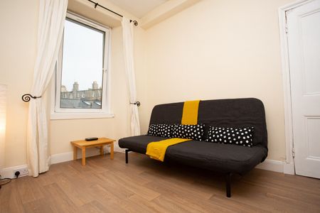 1 Bed Flat, Buchanan Street, EH6 - Photo 2