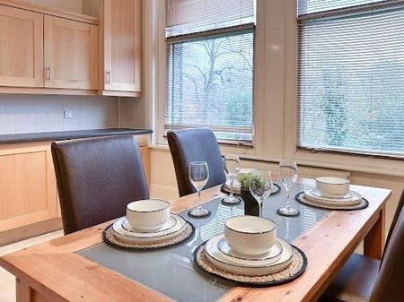 3 bedroom flat to rent - Photo 5