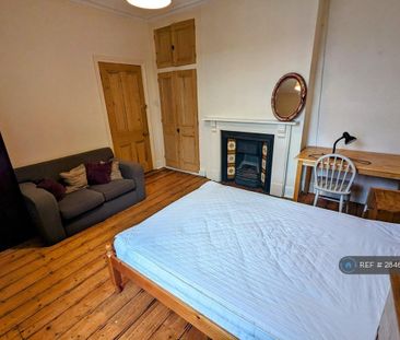 4 bedroom semi-detached house to rent - Photo 5