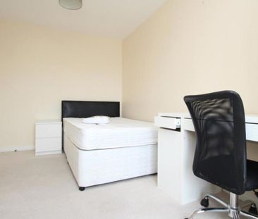 *** STUDENT HOUSE *** A large five bedroom student house available ... - Photo 3