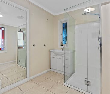 Charming 3 bedroom Cottage - Photo 3