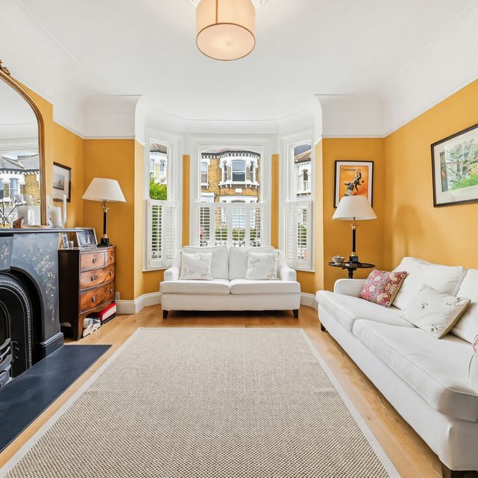 Broomwood Road, SW11, London - Photo 1