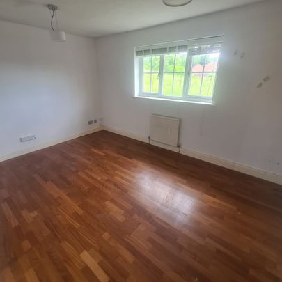 2 Bed - 22 Wensleydale Mews, Kirkstall, Leeds - LS12 2HT - Student/Professional - Photo 1