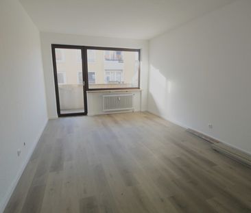 Helles und renoviertes 1-Zimmer Apartment mit Balkon. - Photo 2