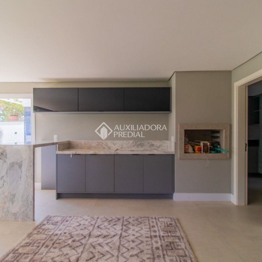 Apartamento com 3 quartos e 180m² para alugar em Vila Assunção, Porto Alegre. - Foto 1