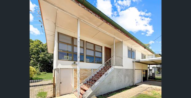 Freshly Renovated 3-Bedroom Home - Photo 1