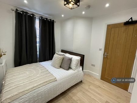 1 bedroom in a house share to rent - Photo 3