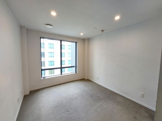 2 LARGE Bedroom unit @ Dockside include a secure carpark. - Photo 1