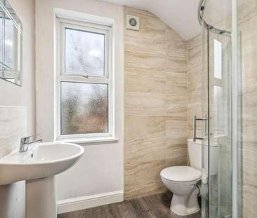 Large Property // Spare Room // Available Now!, LN5 - Photo 2