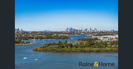 'The Peake' Near New 3 Bedroom Apartment with Panoramic Water & City Views - Photo 5