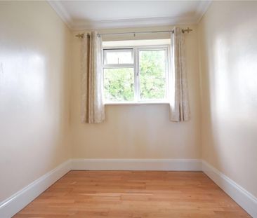 4 bedroom end of terrace house to rent - Photo 1