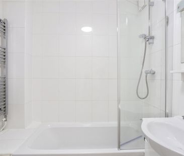 Palmerston Court, Lovelace Gardens, Surbiton, Surrey, KT6 flat to rent - Photo 6