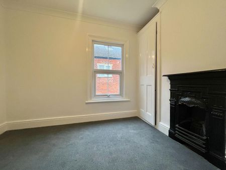 3 bedroom end of terrace house to rent - Photo 4