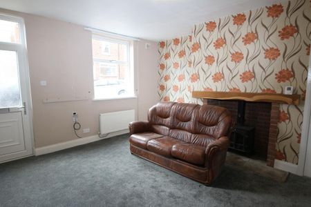2 bedroom terraced house to rent - Photo 2