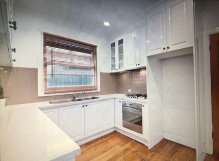 Burwood - Photo 4