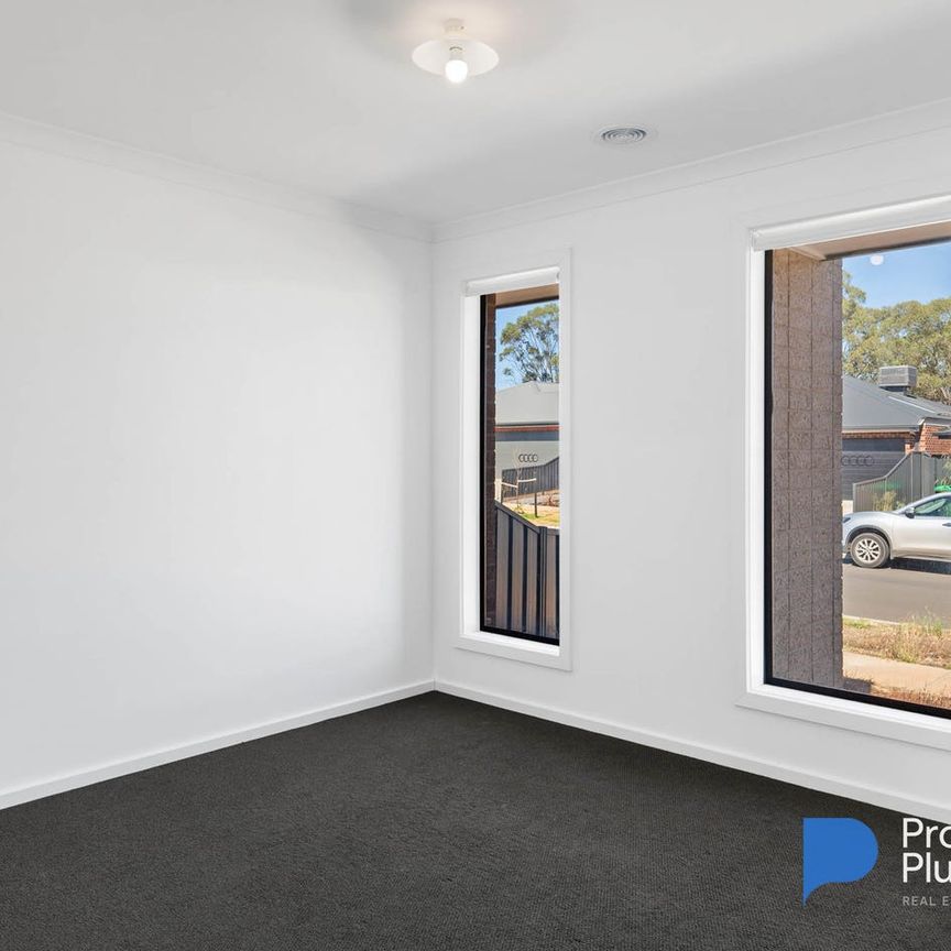 "Family Ready" - Photo 1