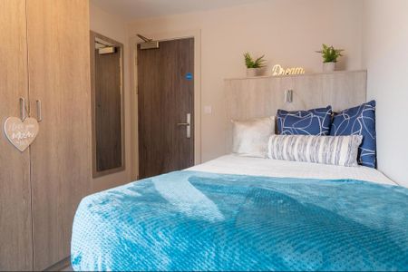 6 bedroom flat to rent - Photo 5