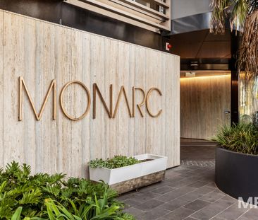 Stylish, central and ready to go - Photo 1