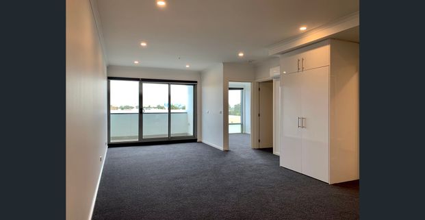 Modern comfort meets easy living in the heart of Preston - Photo 1