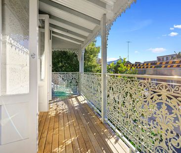 Private 2-Bedroom House with Modern Amenities in Prime Location - Photo 5