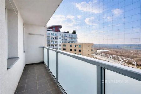Moderní byt 2+kk po rekonstrukci na podnájem - Fotografie 3
