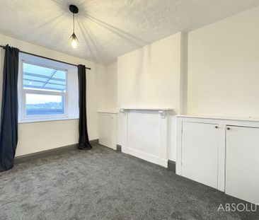 4 bed terraced house to rent in Princes Road West, Torquay, TQ1 - Photo 2