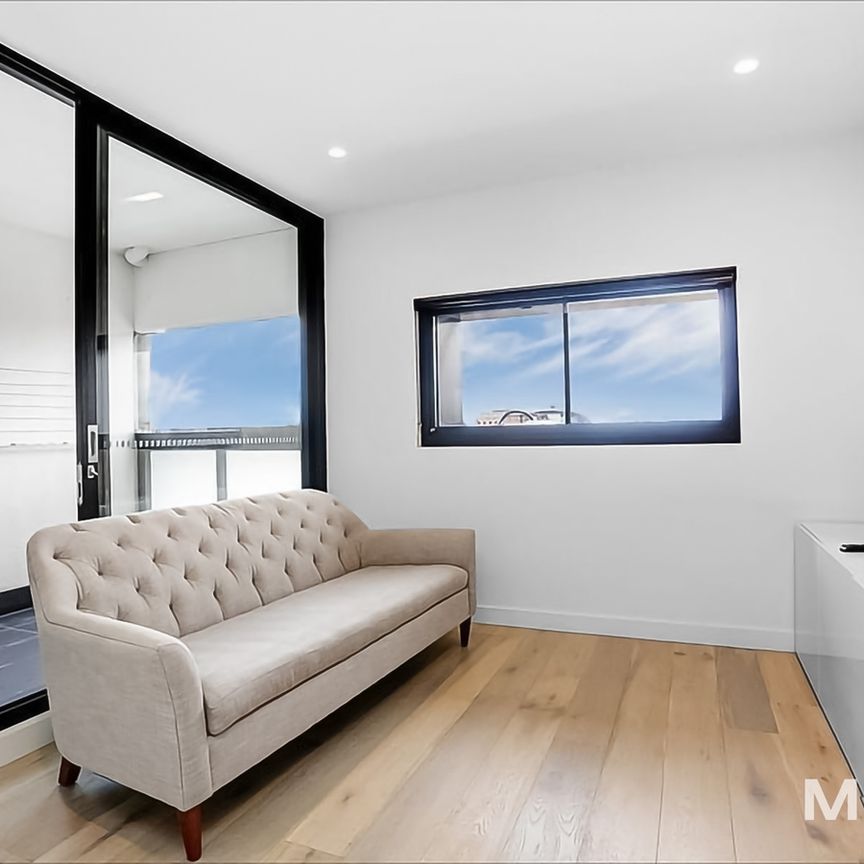 Immaculately presented in a highly sought after location - Photo 1