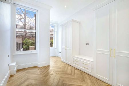 Refurbished two bedroom two bathroom flat in the heart of Earl's Court. - Photo 4