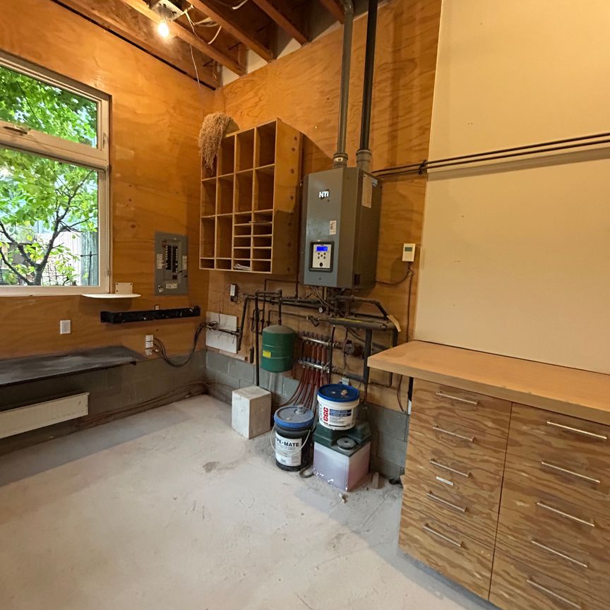 For Lease - 303 Coxwell Avenue Unit# rear workspace, Toronto, Ontario - Photo 1