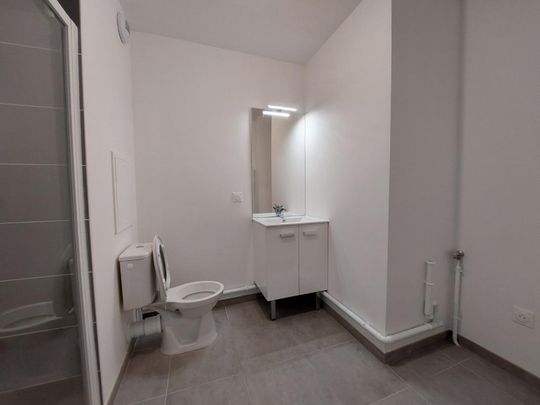 Location Appartement 2 pièces 45m² PETIT COURONNE 76650 - Photo 1