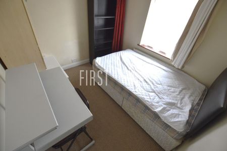 4 bedroom semi-detached house to rent - Photo 4