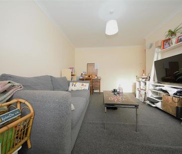 3 bedroom flat to rent - Photo 2