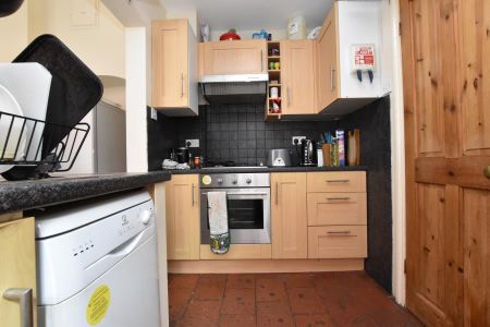 1 bedroom in a house share to rent - Photo 3