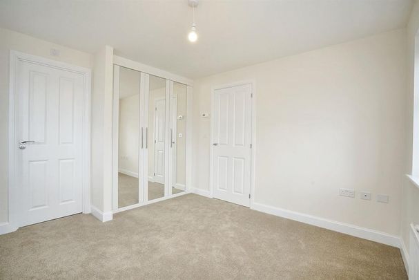 4 bedroom detached house to rent - Photo 1