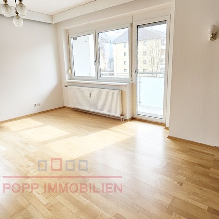 Zentral und doch sehr ruhig gelegene, gemütliche, helle und gepflegte 3 Zimmerwohnung + extra Küche mit Balkon – perfekte Infrastruktur - Foto 1