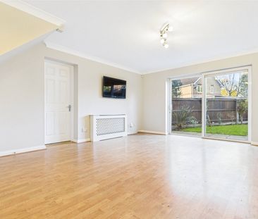 Grove Crescent, Hanworth, TW13, Feltham - Photo 1