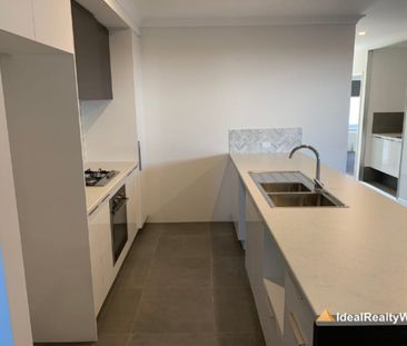 An exceptional family retreat nestled in the heart of Hammond Park - Photo 6