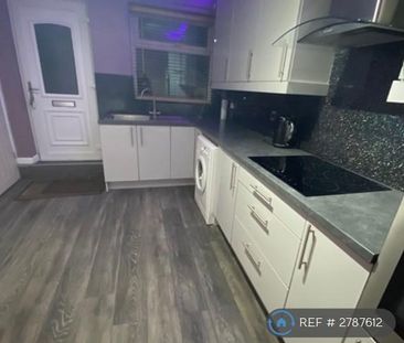 2 bedroom end of terrace house to rent - Photo 3