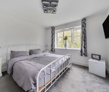 4 bedroom semi-detached house to rent - Photo 6