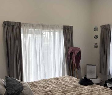 Modern Living - Photo 2