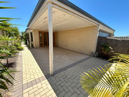 Easy Care Home in Popular Suburb&period; - Photo 2