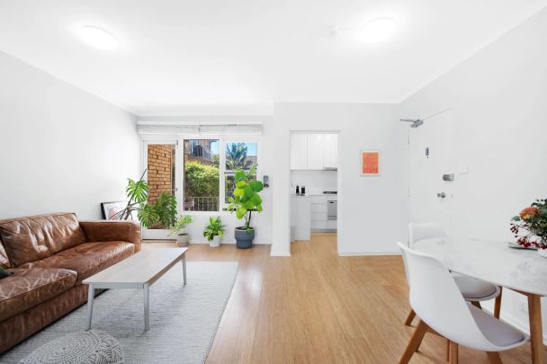 Stylish One-Bedroom Retreat in the Heart of Mosman - Photo 1