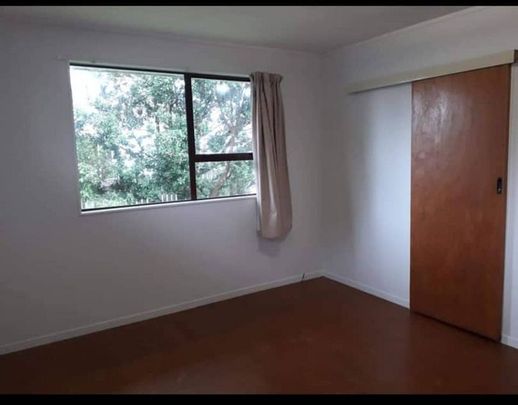 Charming 3BR Home in Manaia! - Photo 1